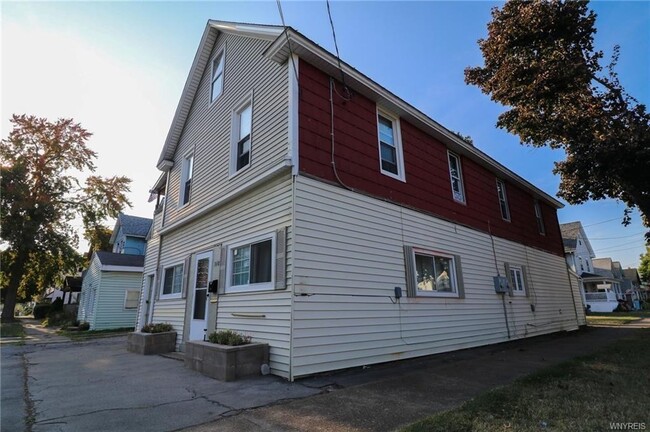 348 Schenck St in North Tonawanda, NY - Building Photo - Building Photo