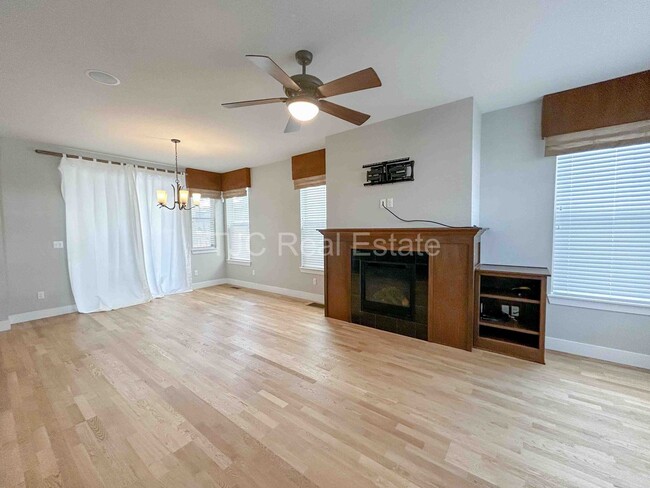 8124 E 49th Dr in Denver, CO - Building Photo - Building Photo