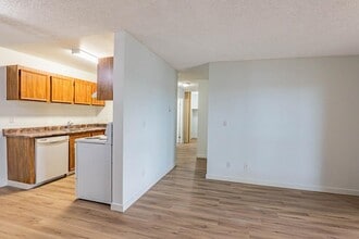 Christopher County in Edmonton, AB - Building Photo - Building Photo