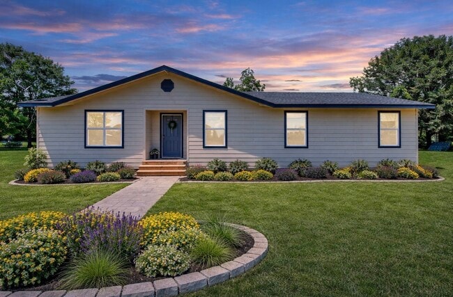 1030 San Felipe Rd in Sealy, TX - Building Photo - Building Photo