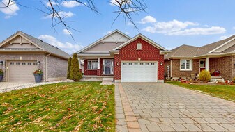 THREE BEDROOM HOME ON BRIDLE PATH ST., THOMAS in St Thomas, ON - Building Photo