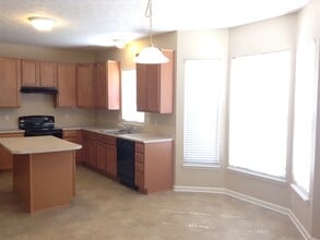 6529 Caressa Way in Indianapolis, IN - Foto de edificio - Building Photo