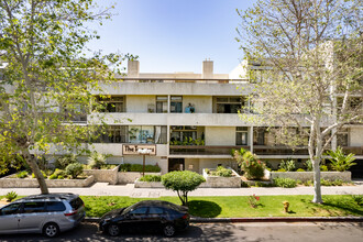 729 S Hobart Blvd in Los Angeles, CA - Foto de edificio - Building Photo