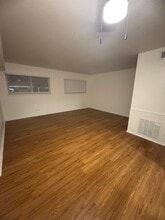 235 W Silver Sands Dr, Unit #5 in San Antonio, TX - Foto de edificio - Building Photo