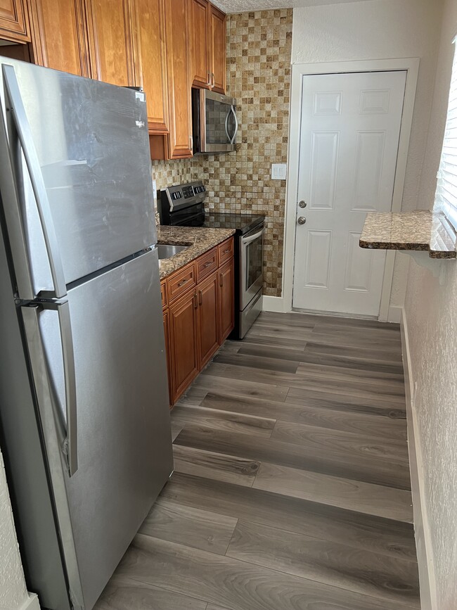 1017 NW 3rd Ave, Unit 1 in Hallandale Beach, FL - Building Photo - Building Photo
