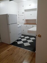 Sara Ann Apartments in Portland, OR - Foto de edificio - Building Photo