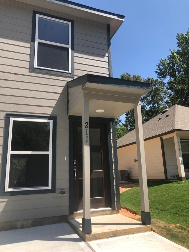 211 Pin Oak in Livingston, TX - Building Photo - Building Photo