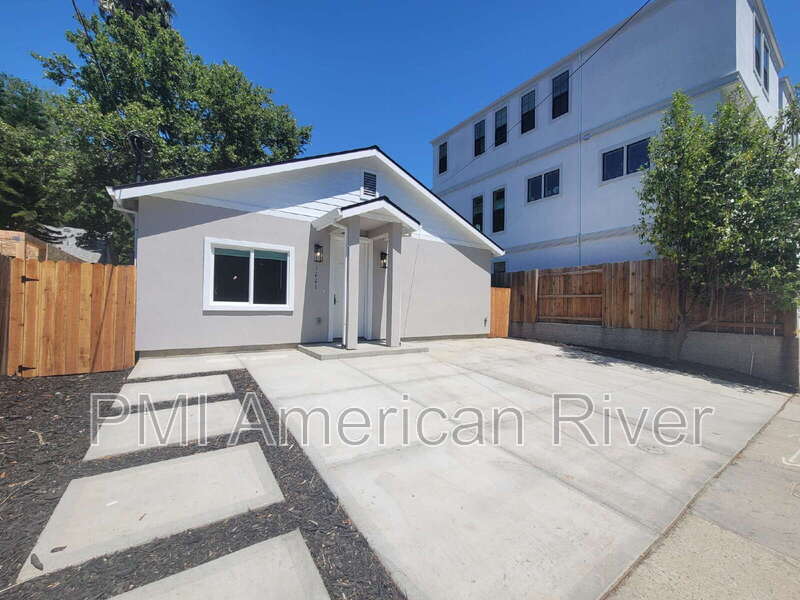 1221 Uptown Alley in Sacramento, CA - Building Photo