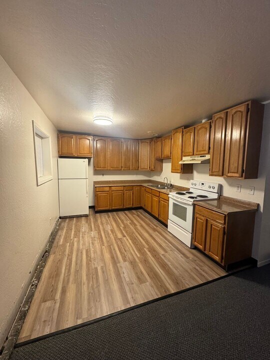 401 N Mumford St in Anchorage, AK - Building Photo