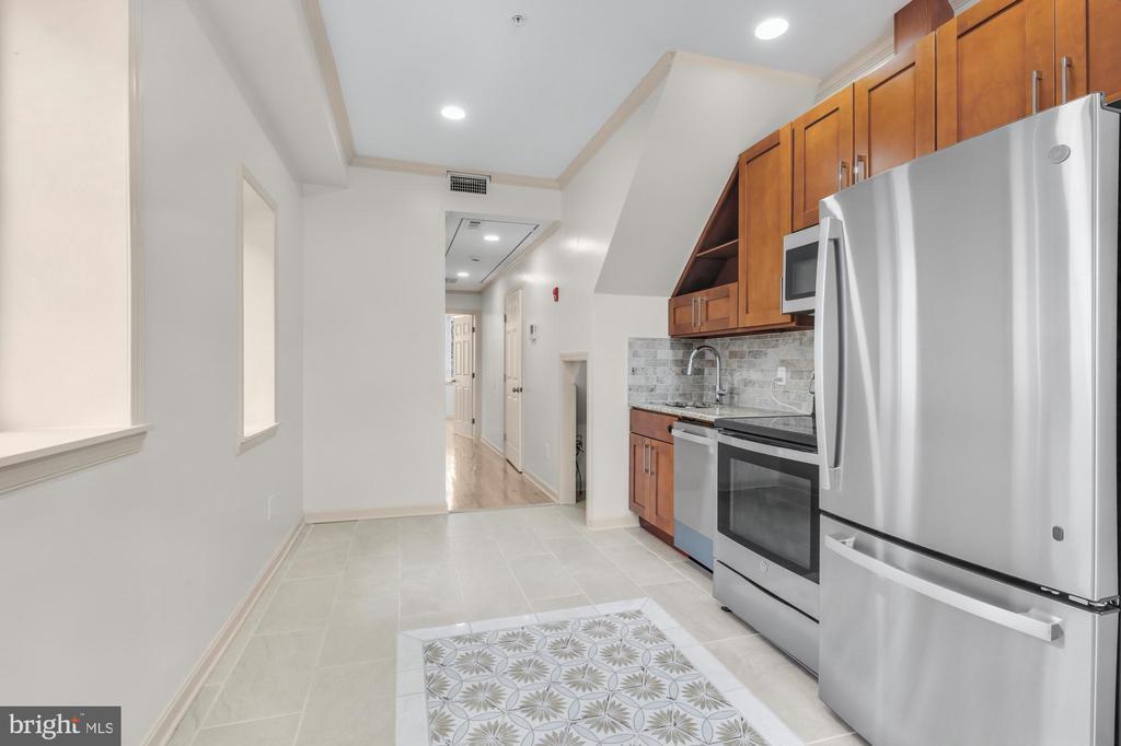 2528 E Allegheny Ave in Philadelphia, PA - Building Photo