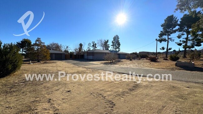 10011 Alta Mesa Ave in Phelan, CA - Building Photo - Building Photo