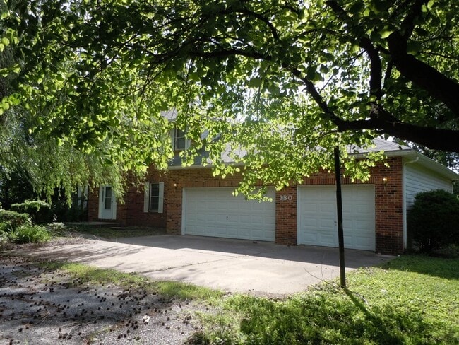 180 Smola Ln in Glen Carbon, IL - Building Photo - Building Photo