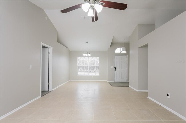 246 Cobblestone Dr in Spring Hill, FL - Building Photo - Building Photo