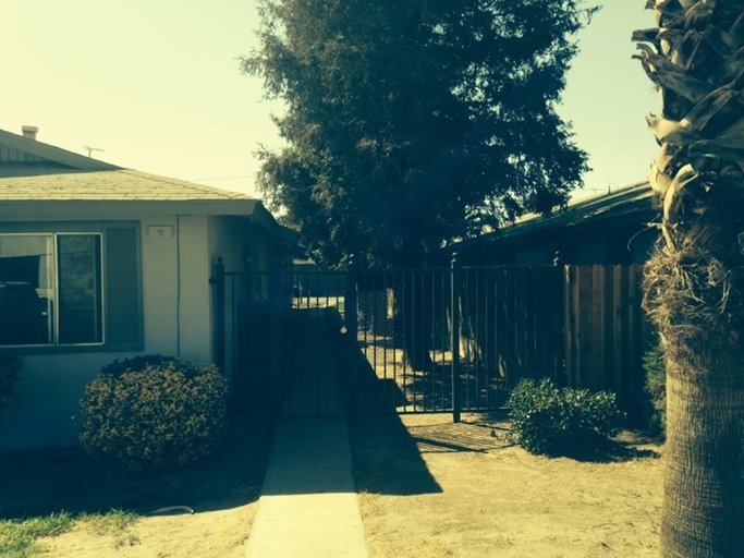33036 Manzanita Rd in Ivanhoe, CA - Building Photo
