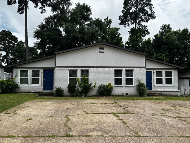 735 Vicki Dr in Huntsville, TX - Building Photo - Building Photo