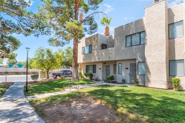 2692 Matogroso Ln in Las Vegas, NV - Building Photo - Building Photo