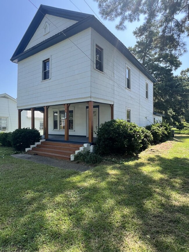 property at 204 N 1st St
