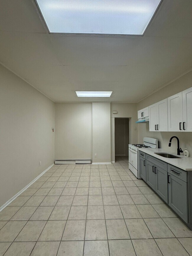 79 Jackson St, Unit 36 in Newark, NJ - Building Photo - Building Photo