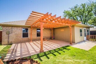 5741 Duke St in Lubbock, TX - Building Photo - Building Photo