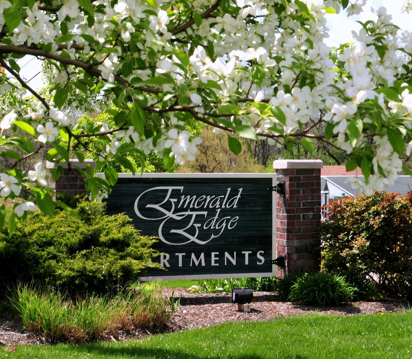 EMERALD EDGE APARTMENTS in Franklin, OH - Foto de edificio