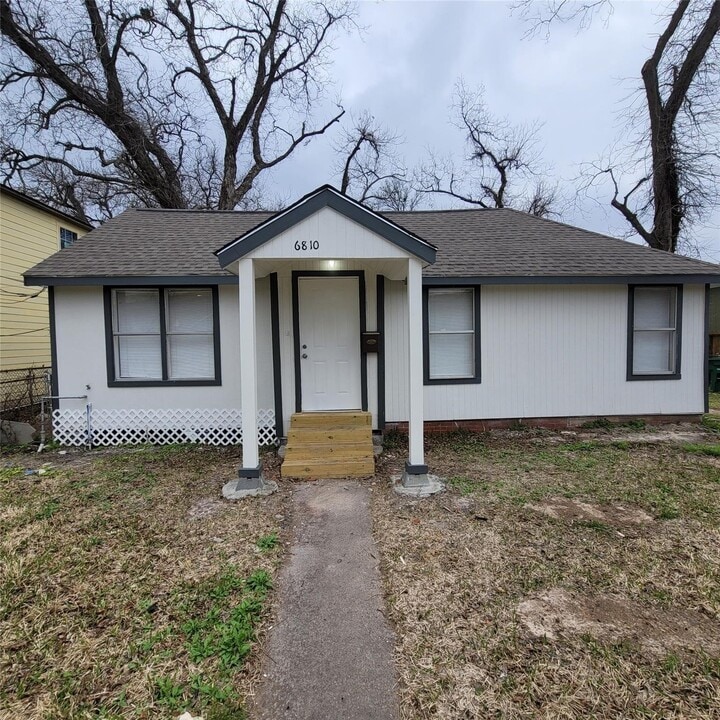 6810 Bleker St in Houston, TX - Building Photo