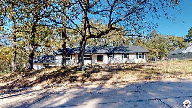 property at 10 Sweetbrush Ave