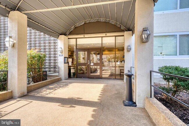 property at 4410 Briarwood Ct N