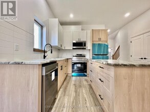 166 Central Ave in London, ON - Building Photo - Building Photo