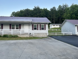 1218 Hyatt Creek Rd in Bryson City, NC - Building Photo