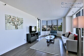 2 Townsend St in San Francisco, CA - Building Photo - Building Photo