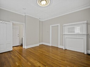 44 Cameron Ave, Unit 1 in Somerville, MA - Foto de edificio - Building Photo
