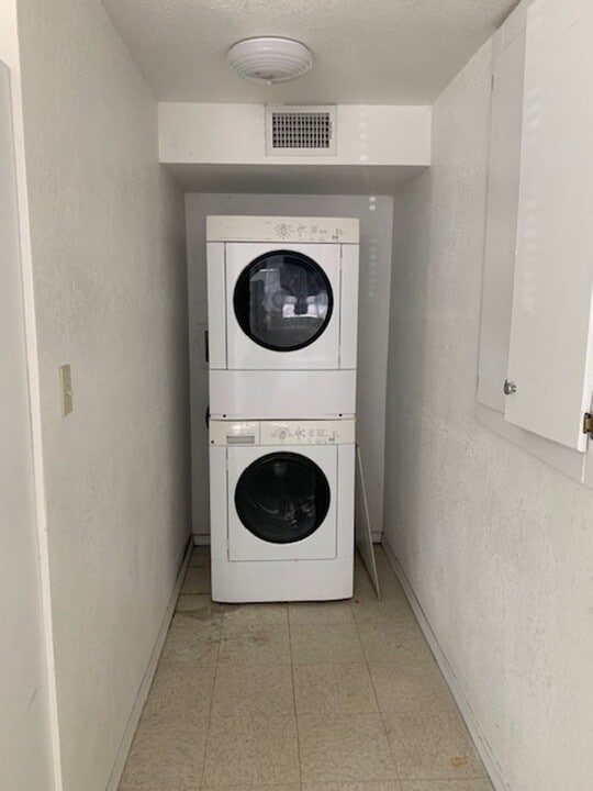 1101 W University Dr in Portales, NM - Building Photo