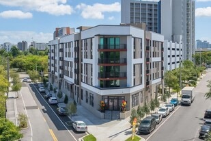 Grand View Park in Miami, FL - Building Photo