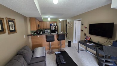 17 Cheltenham Rd in Barrie, ON - Building Photo - Building Photo