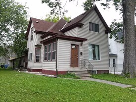 3011 Dupont Ave N in Minneapolis, MN - Building Photo