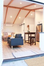 2147 S Orange Dr in Los Angeles, CA - Building Photo - Building Photo