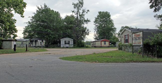 Plains Mobile Home Park in Sumter, SC - Building Photo - Building Photo