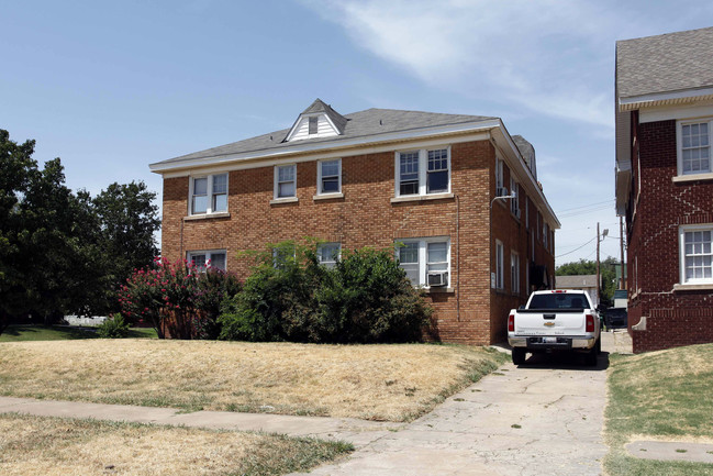 2700 Walker Ave Apartments in Oklahoma City, OK - Building Photo - Building Photo