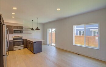 911 Washington Ave S in Long Beach, WA - Building Photo - Building Photo