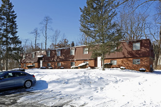 Walnut Ridge Apartments in Walled Lake, MI - Building Photo - Building Photo