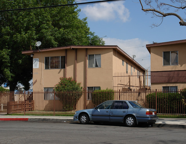 2209 Myrtle St in Santa Ana, CA - Foto de edificio - Building Photo