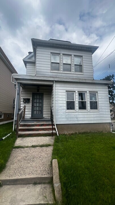 1 Glennon Pl, Unit 1 in West Orange, NJ - Building Photo