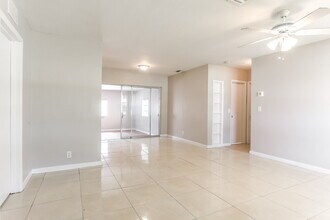 6112 NW 8th St in Margate, FL - Foto de edificio - Building Photo