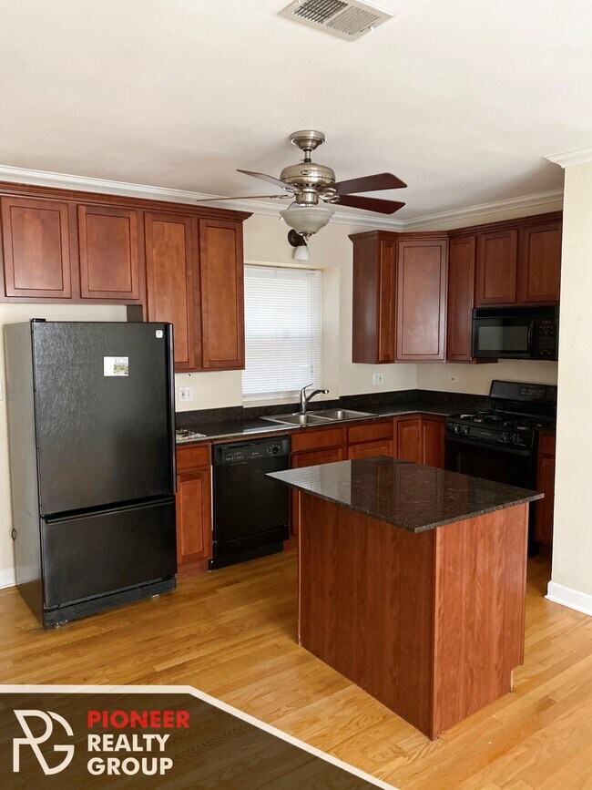 628 W Roscoe St, Unit 628-1N