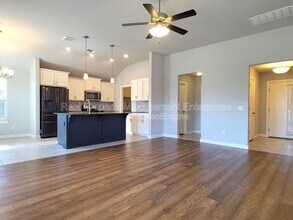 18641 Cantar Dr in Edmond, OK - Building Photo - Building Photo