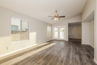 27618 N 63rd Dr in Phoenix, AZ - Foto de edificio - Building Photo