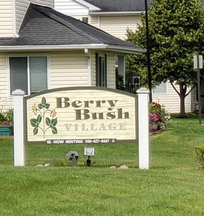 Berry Bush Village in Bangor, MI - Building Photo