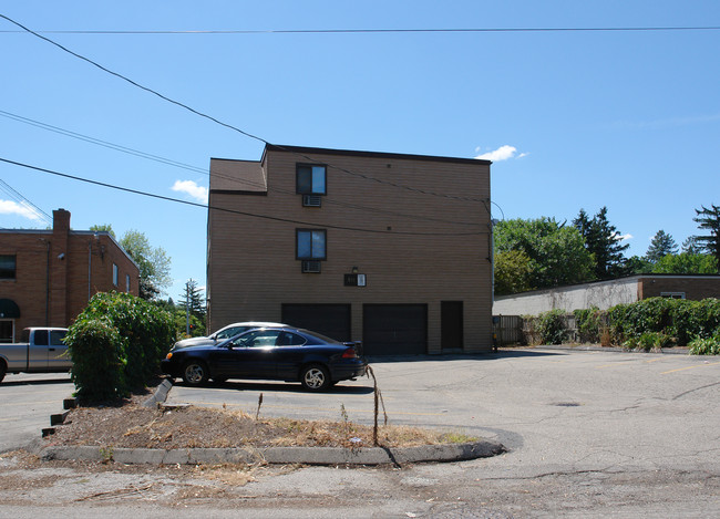 911 E Grand River Ave in East Lansing, MI - Building Photo - Building Photo