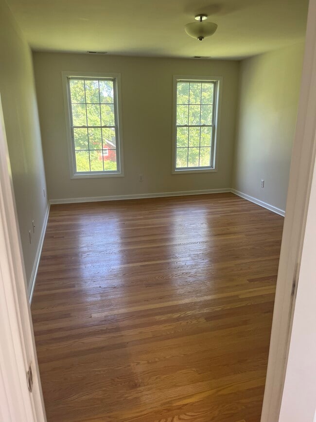 802 Evergreen Ave in Hamden, CT - Foto de edificio - Building Photo