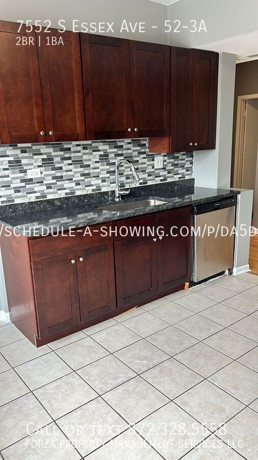 7552 S Essex Ave in Chicago, IL - Building Photo - Building Photo